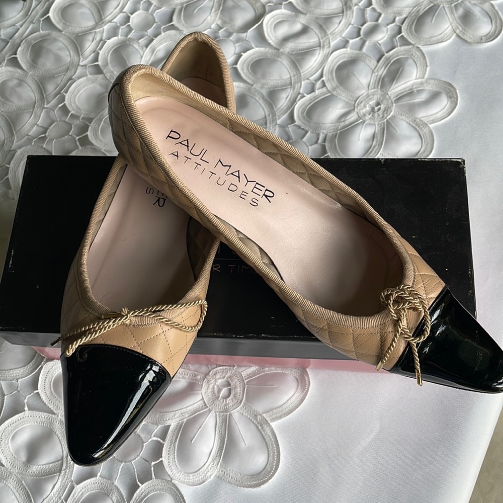 Black patent tip/tan Nappa kitten heels in size 9.5 B.